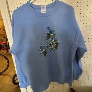 🕘. Vintage 90s winter sweatshirt
